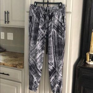 Lululemon dance styled jogger pants sz 8